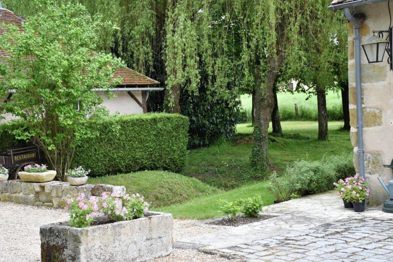 Le Petit Chateau De Sainte Colombe Bouges-le-Chateau Dış mekan fotoğraf