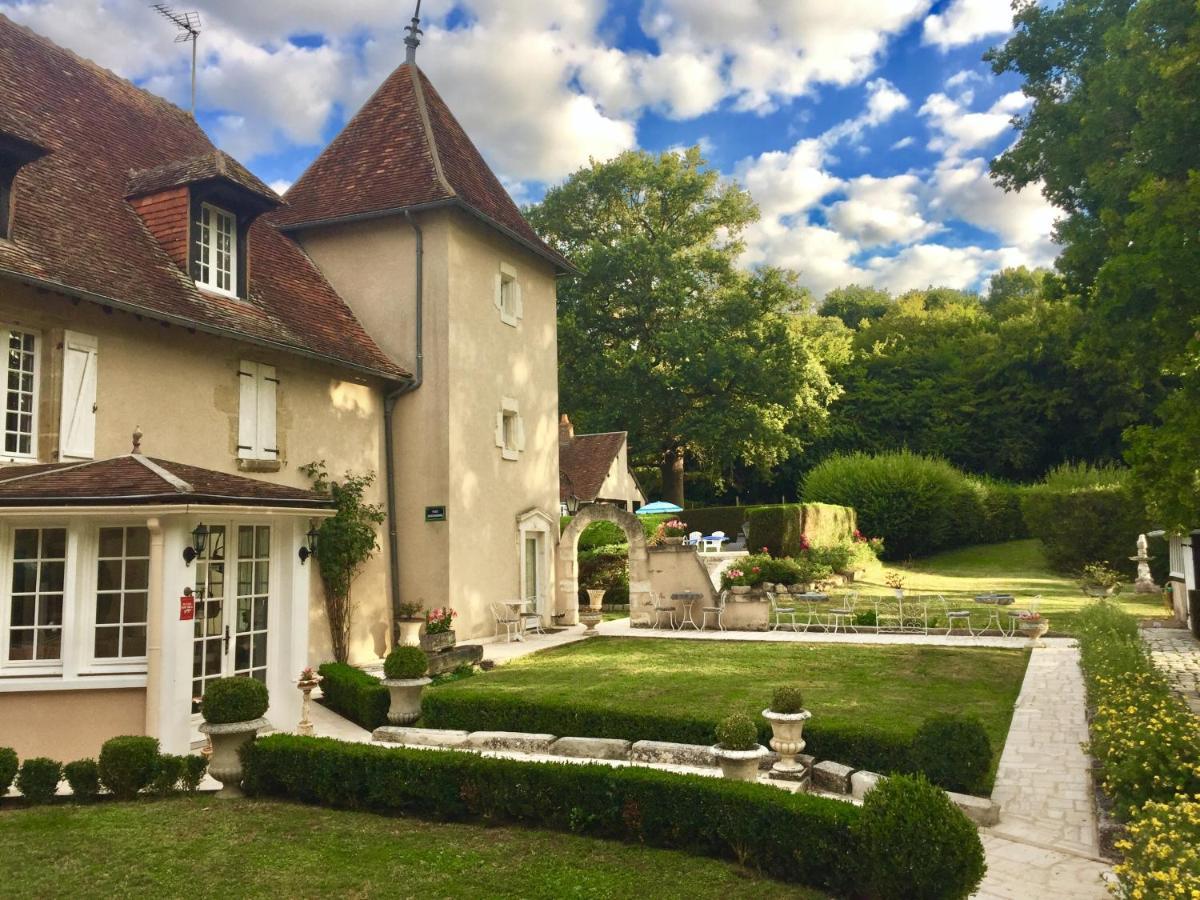 Le Petit Chateau De Sainte Colombe Bouges-le-Chateau Dış mekan fotoğraf